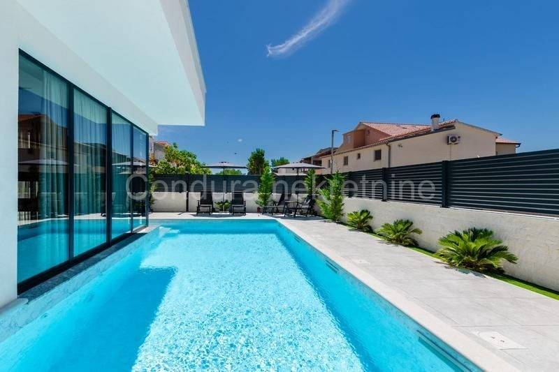 Vila, Prodaja, Vrsi, Vrsi