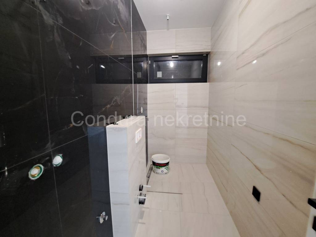 Apartman na moru, Prodaja, Nin, Zaton