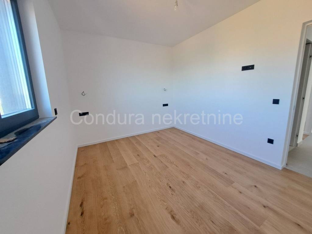 Apartman na moru, Prodaja, Nin, Zaton