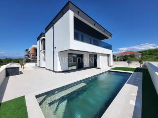 Vila, Prodaja, Privlaka, Privlaka