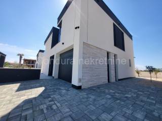 Vila, Prodaja, Privlaka, Privlaka