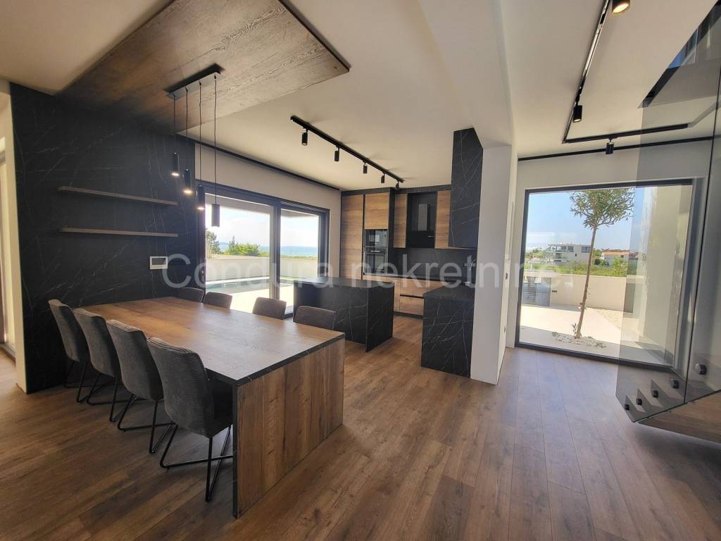 Vila, Prodaja, Privlaka, Privlaka