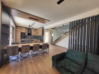 Vila, Prodaja, Privlaka, Privlaka
