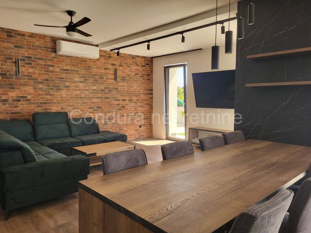 Vila, Prodaja, Privlaka, Privlaka