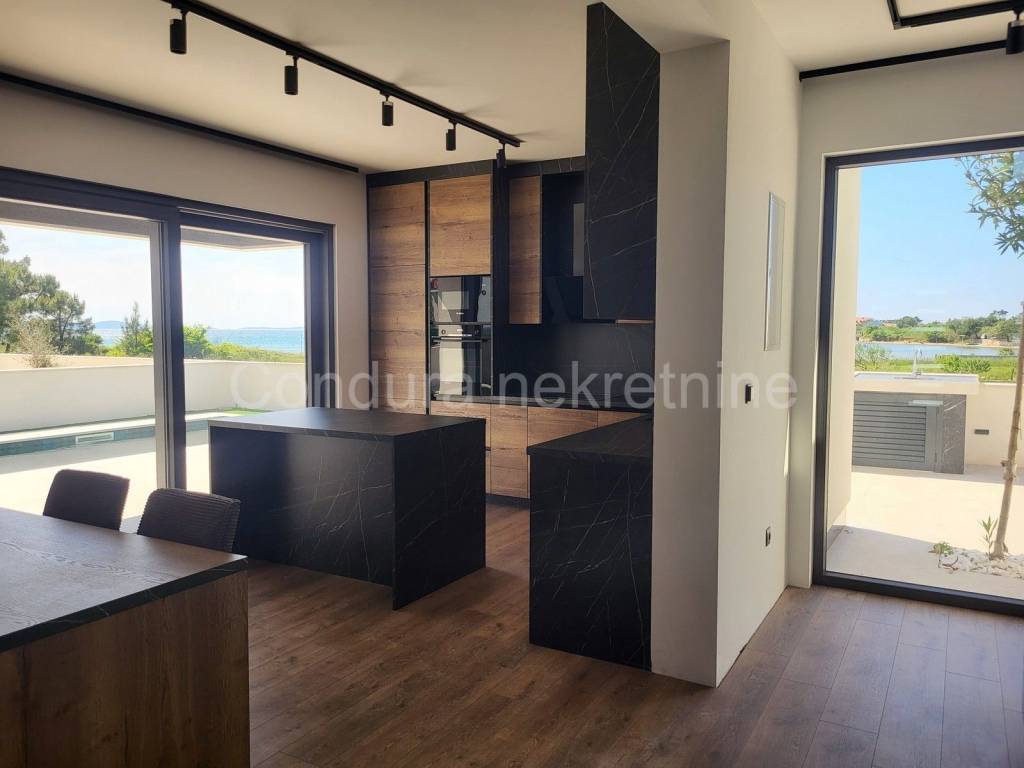 Vila, Prodaja, Privlaka, Privlaka