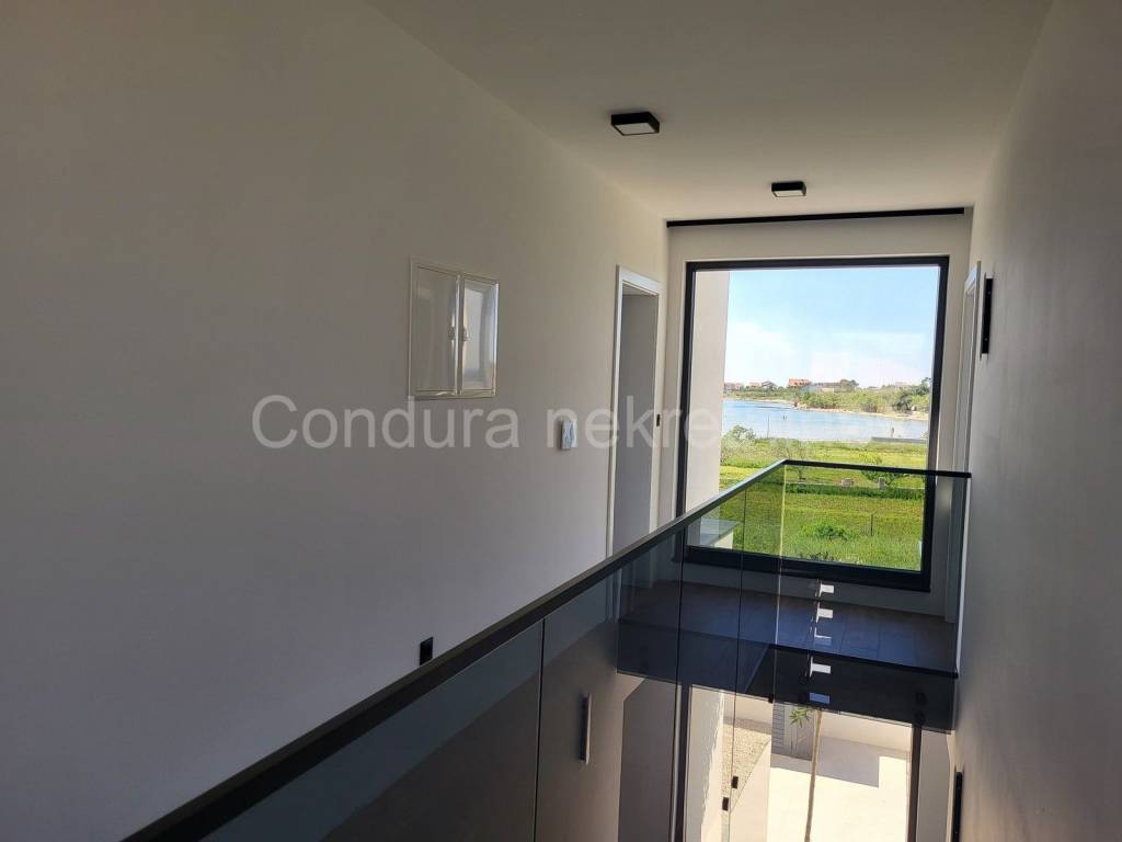 Vila, Prodaja, Privlaka, Privlaka