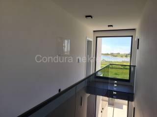 Vila, Prodaja, Privlaka, Privlaka
