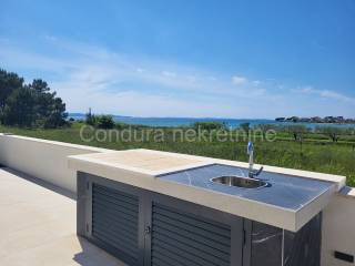 Vila, Prodaja, Privlaka, Privlaka
