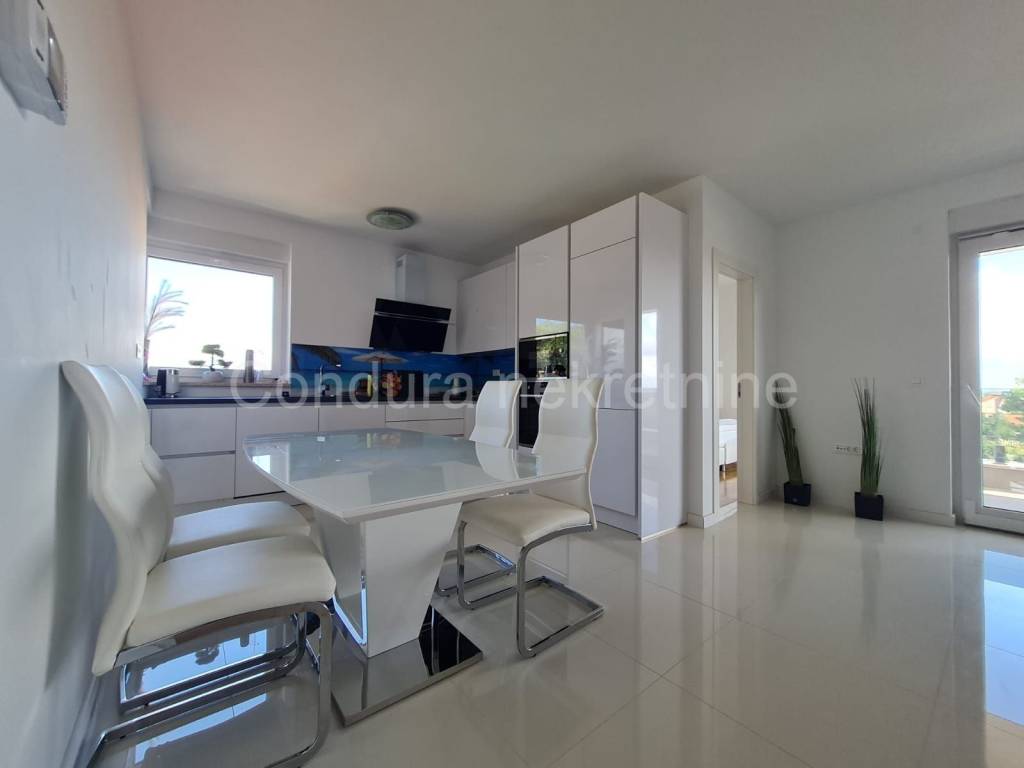 Apartman na moru, Prodaja, Nin, Nin