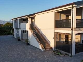 Apartman na moru, Prodaja, Vir, Vir