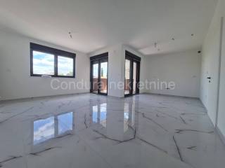 Apartman na moru, Prodaja, Vir, Vir