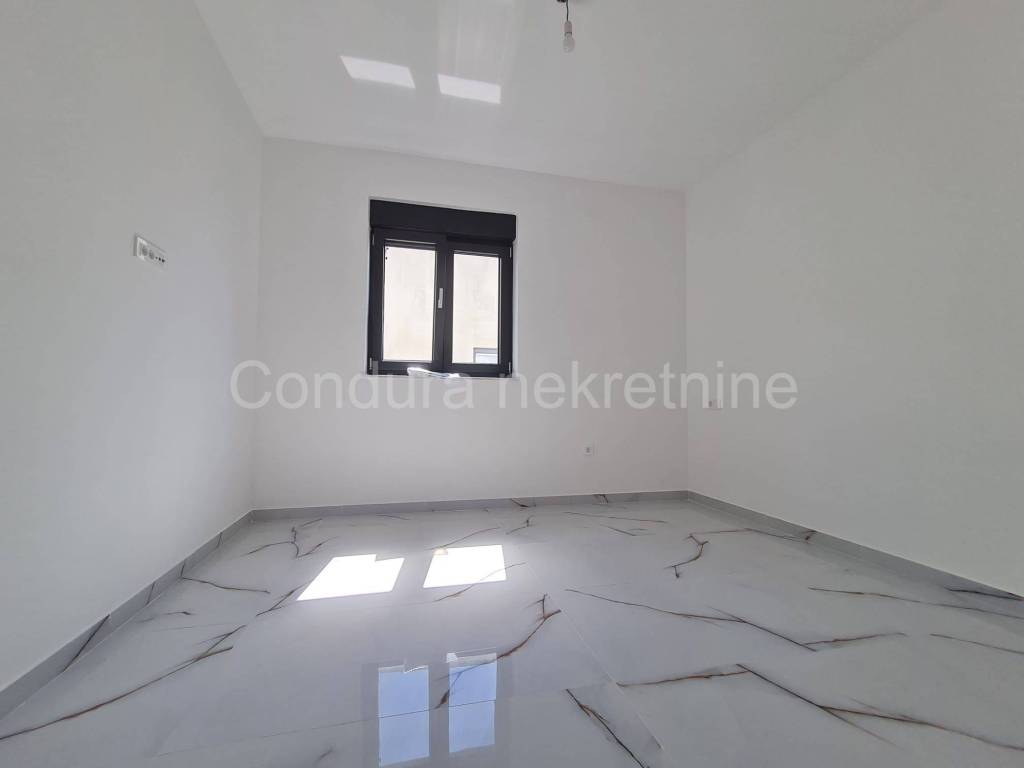Apartman na moru, Prodaja, Vir, Vir