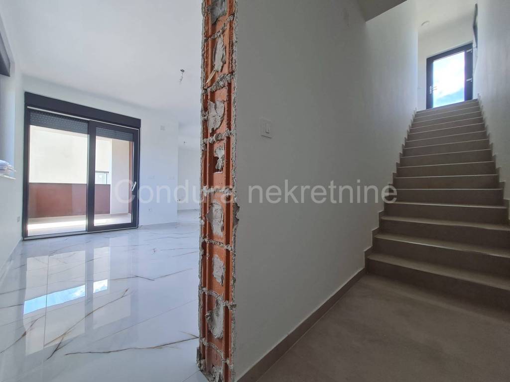 Apartman na moru, Prodaja, Vir, Vir