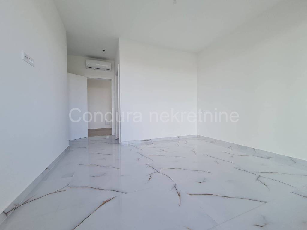 Apartman na moru, Prodaja, Vir, Vir