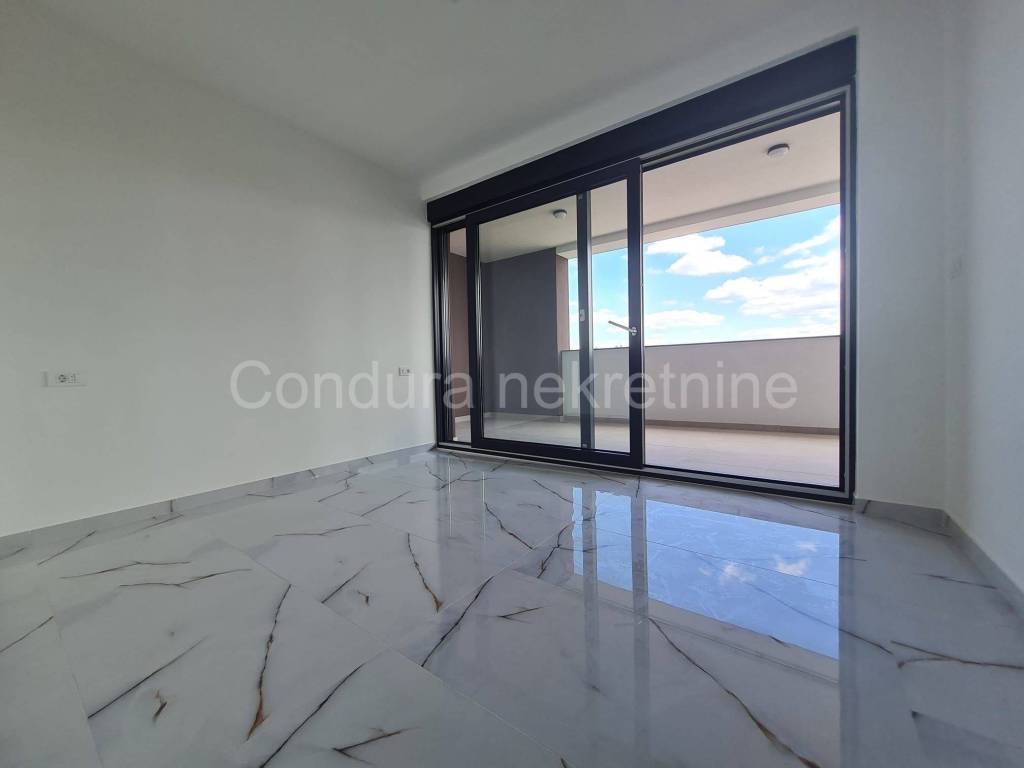 Apartman na moru, Prodaja, Vir, Vir