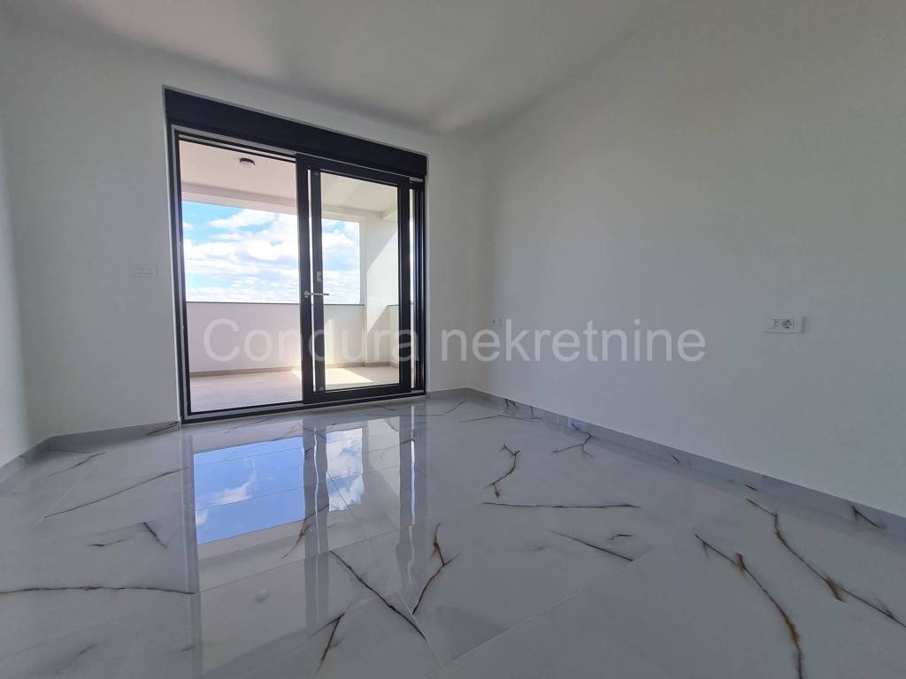 Apartman na moru, Prodaja, Vir, Vir