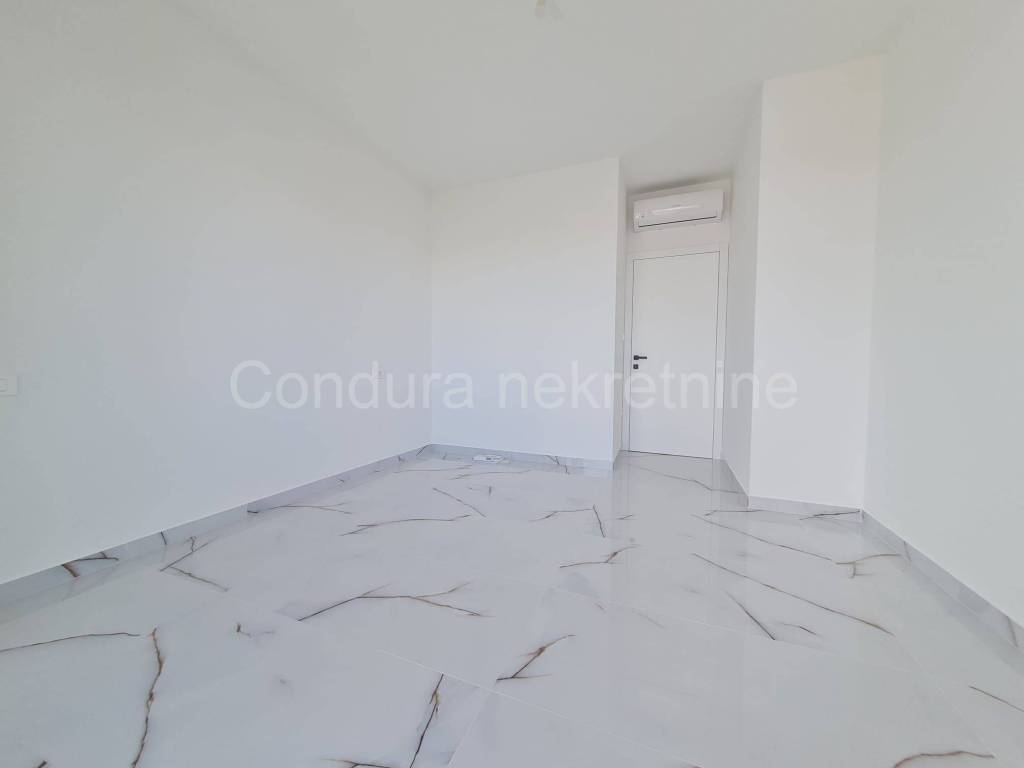 Apartman na moru, Prodaja, Vir, Vir