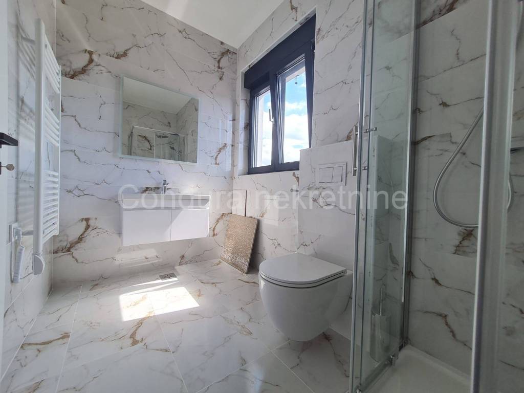 Apartman na moru, Prodaja, Vir, Vir
