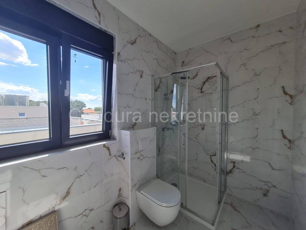 Apartman na moru, Prodaja, Vir, Vir