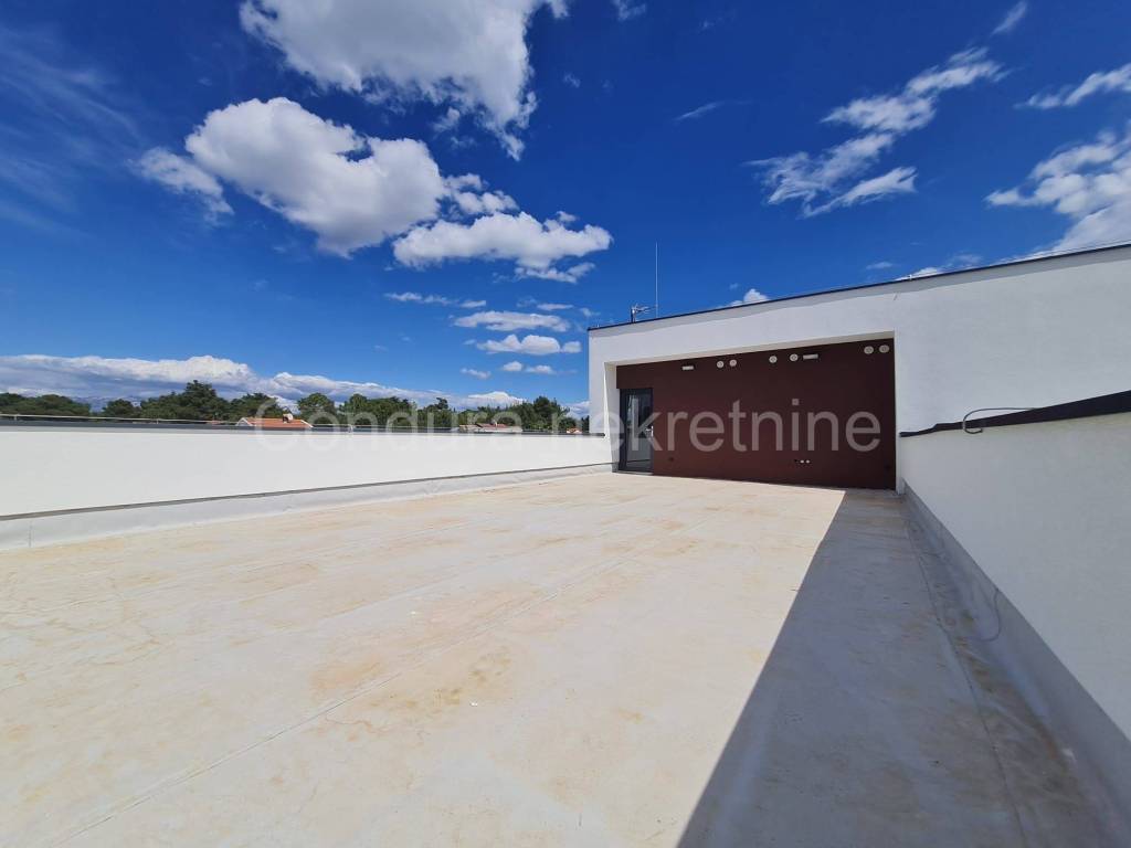 Apartman na moru, Prodaja, Vir, Vir
