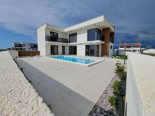 Luksuzna vila, Prodaja, Privlaka, Privlaka