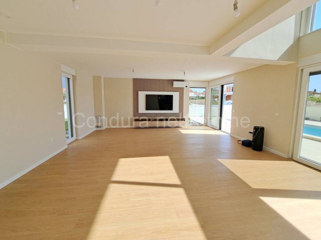Luksuzna vila, Prodaja, Privlaka, Privlaka