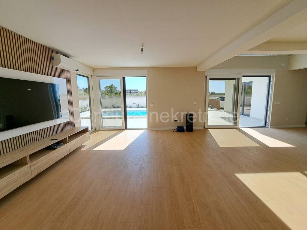 Luksuzna vila, Prodaja, Privlaka, Privlaka