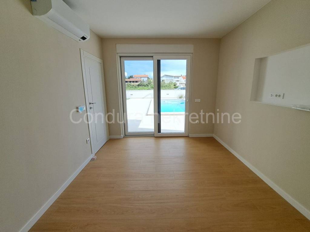 Luksuzna vila, Prodaja, Privlaka, Privlaka