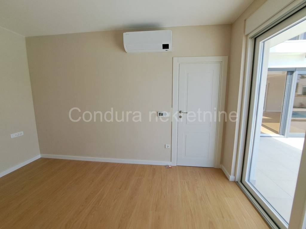 Luksuzna vila, Prodaja, Privlaka, Privlaka