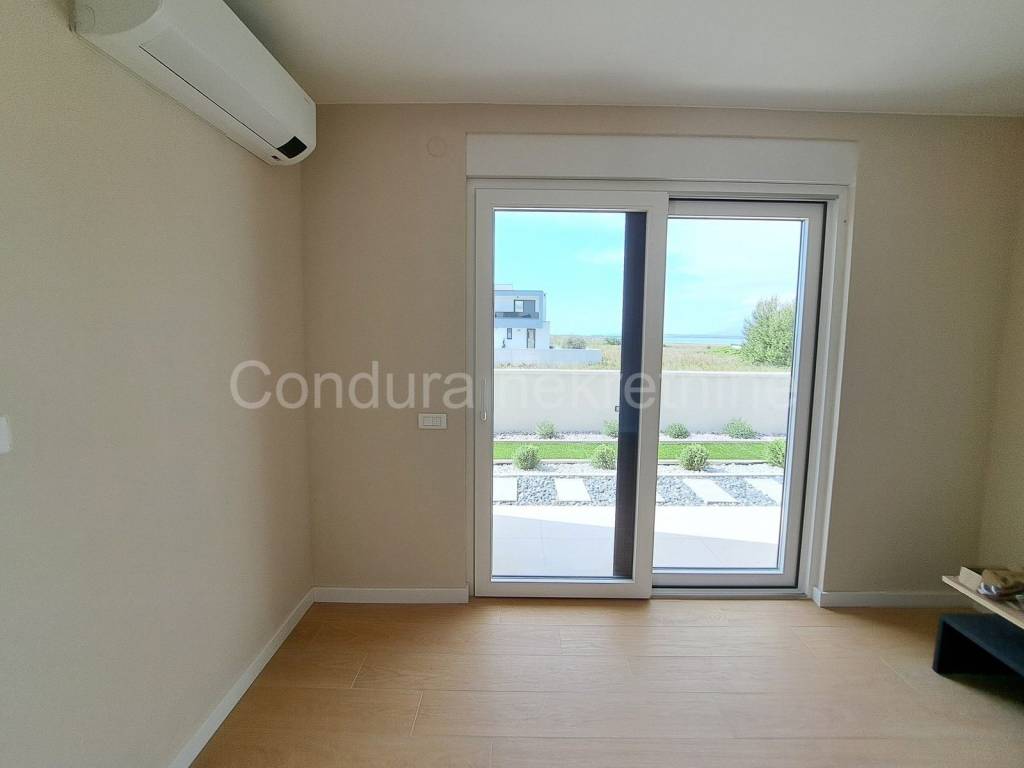 Luksuzna vila, Prodaja, Privlaka, Privlaka