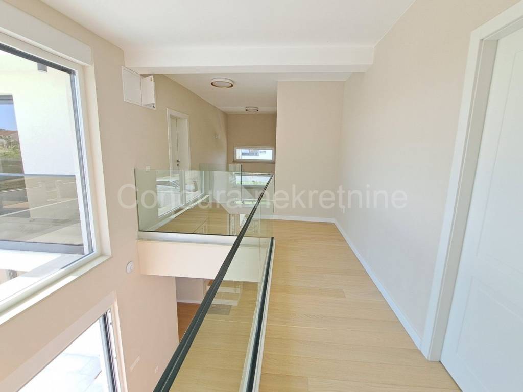 Luksuzna vila, Prodaja, Privlaka, Privlaka