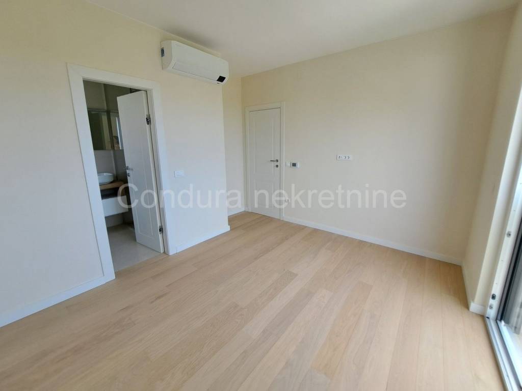Luksuzna vila, Prodaja, Privlaka, Privlaka