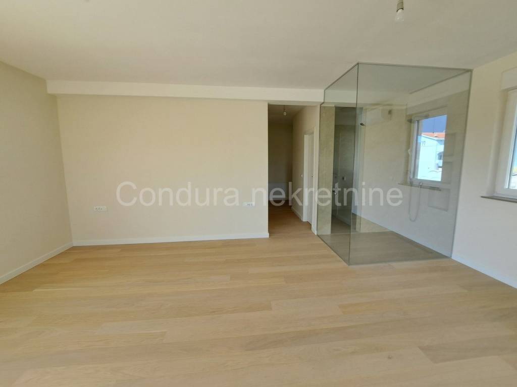 Luksuzna vila, Prodaja, Privlaka, Privlaka