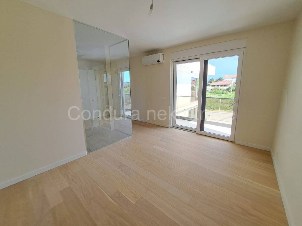 Luksuzna vila, Prodaja, Privlaka, Privlaka