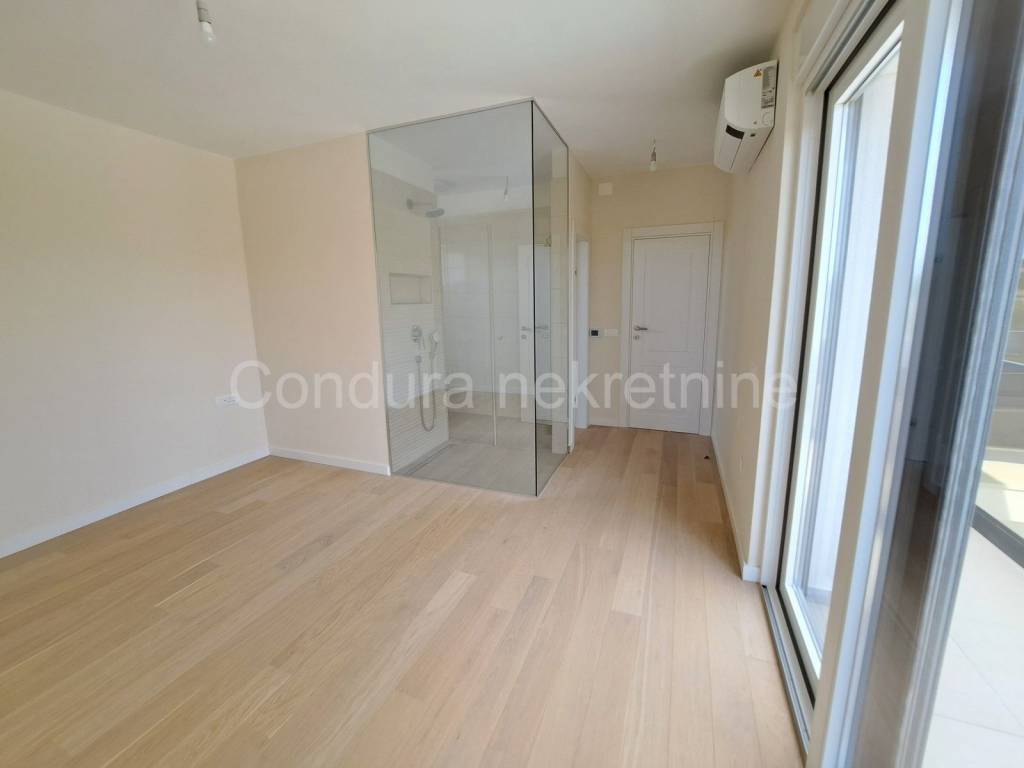 Luksuzna vila, Prodaja, Privlaka, Privlaka