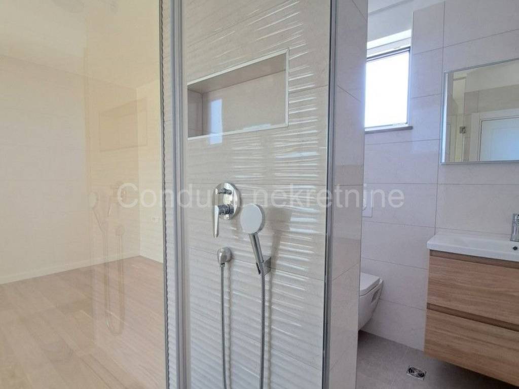 Luksuzna vila, Prodaja, Privlaka, Privlaka