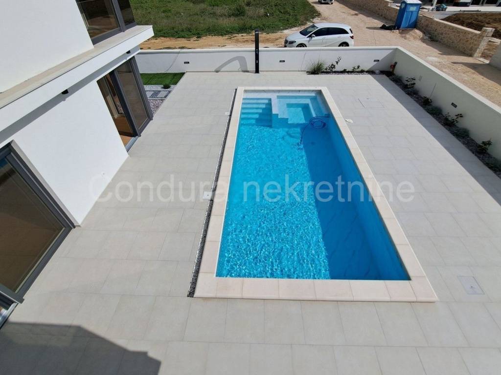 Luksuzna vila, Prodaja, Privlaka, Privlaka