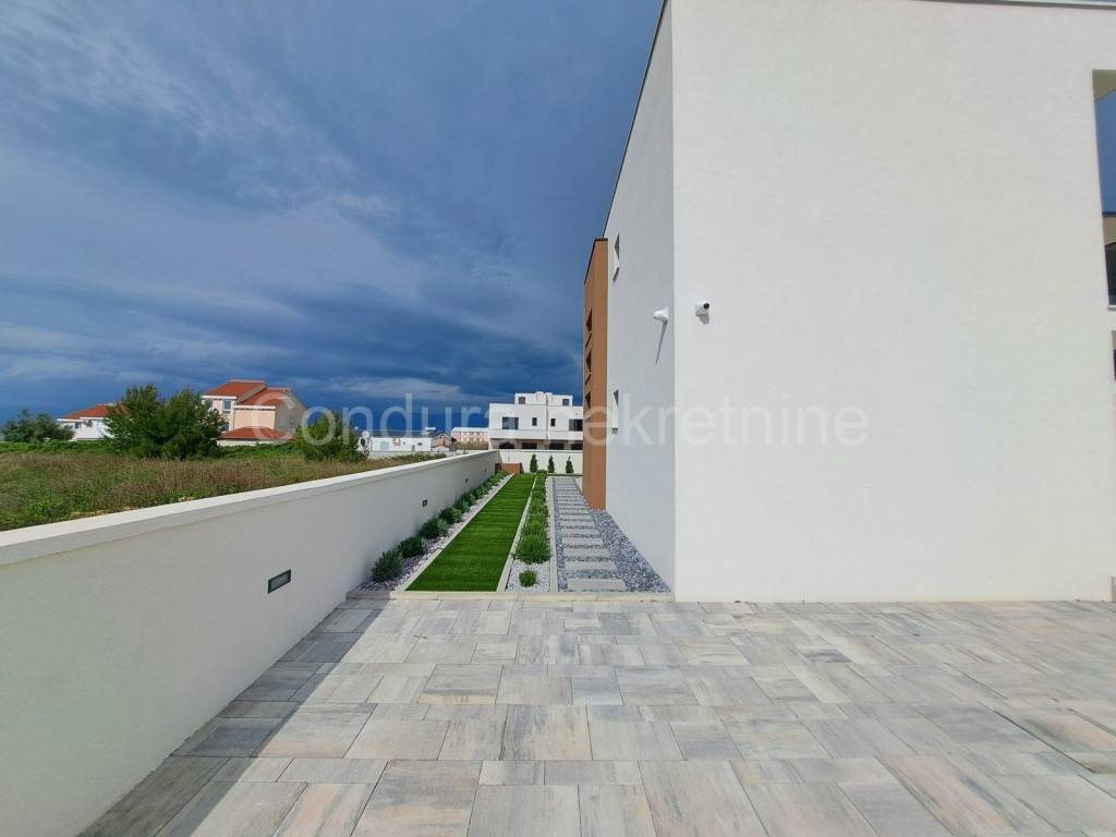 Luksuzna vila, Prodaja, Privlaka, Privlaka