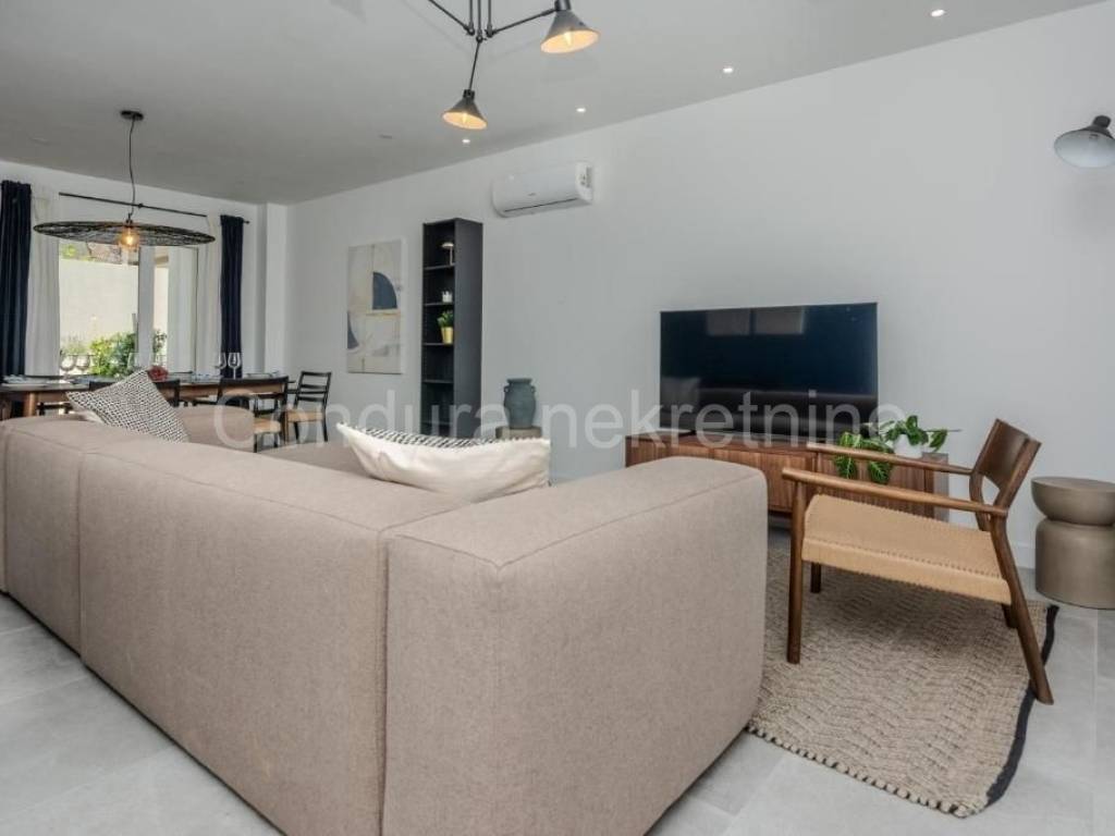 Apartman na moru, Prodaja, Nin, Zaton