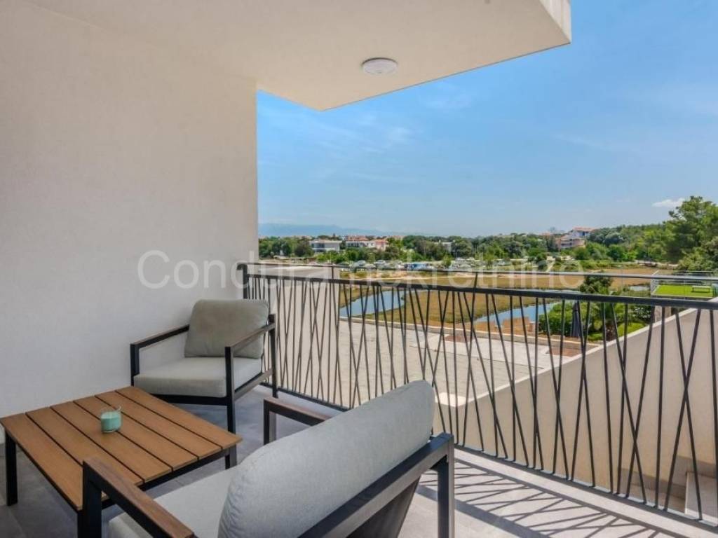 Apartman na moru, Prodaja, Nin, Zaton