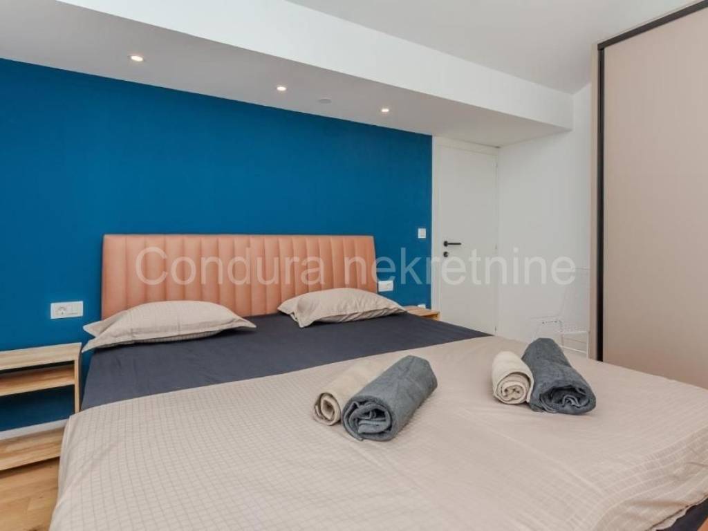 Apartman na moru, Prodaja, Nin, Zaton