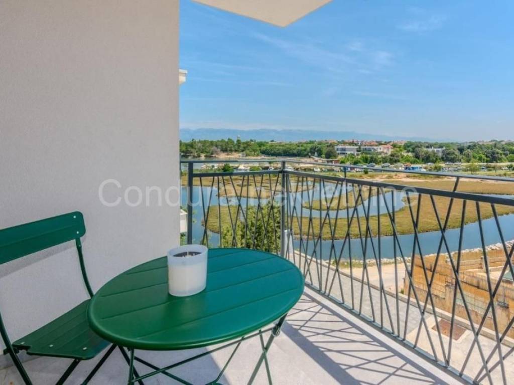 Apartman na moru, Prodaja, Nin, Zaton