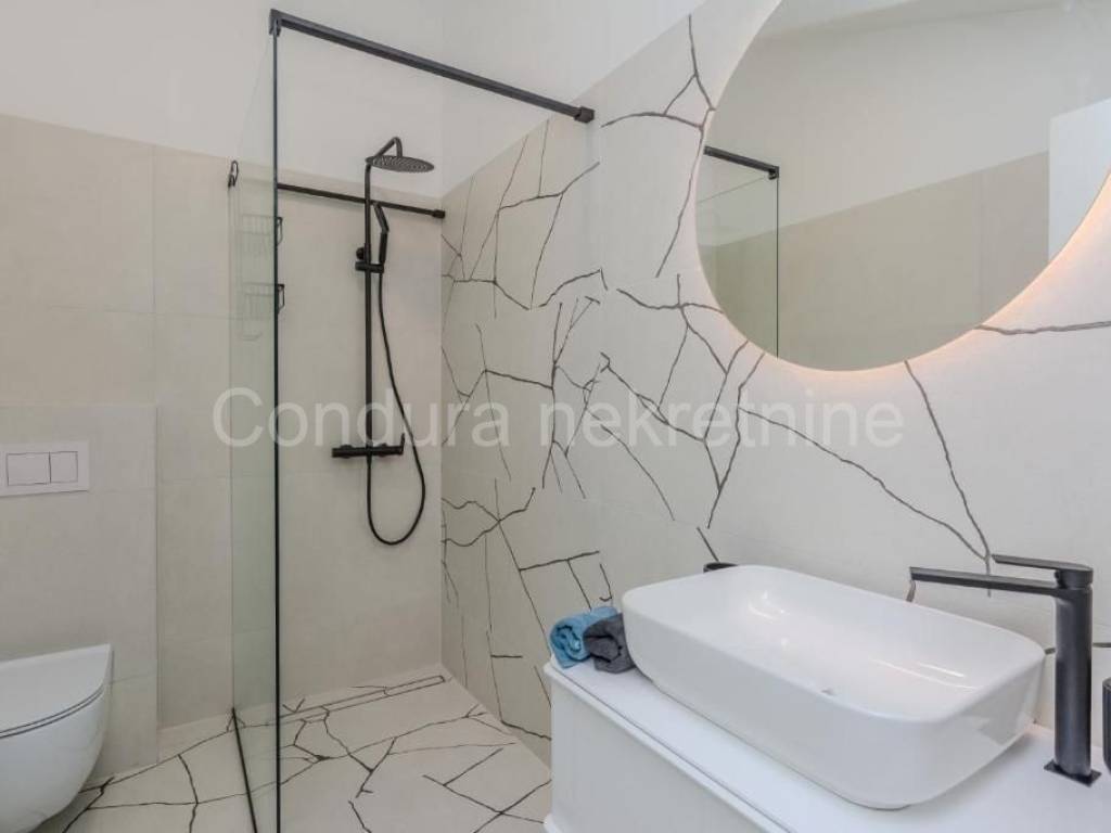 Apartman na moru, Prodaja, Nin, Zaton