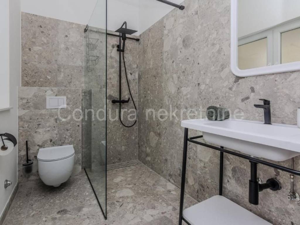 Apartman na moru, Prodaja, Nin, Zaton