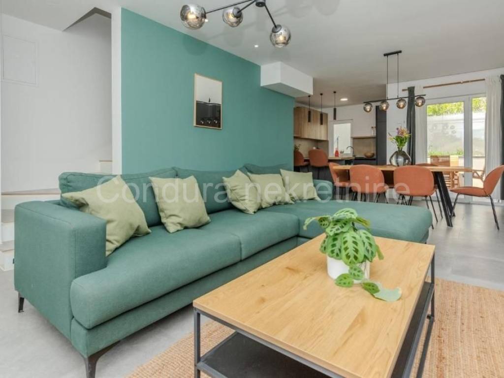 Apartman na moru, Prodaja, Nin, Zaton