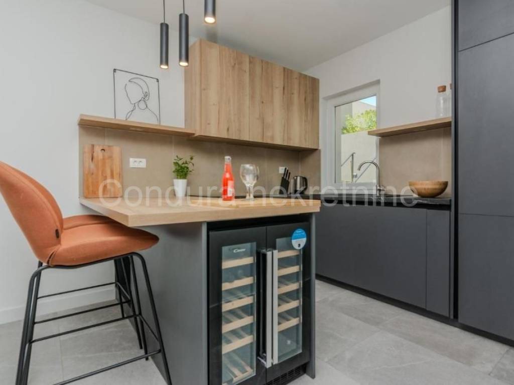 Apartman na moru, Prodaja, Nin, Zaton