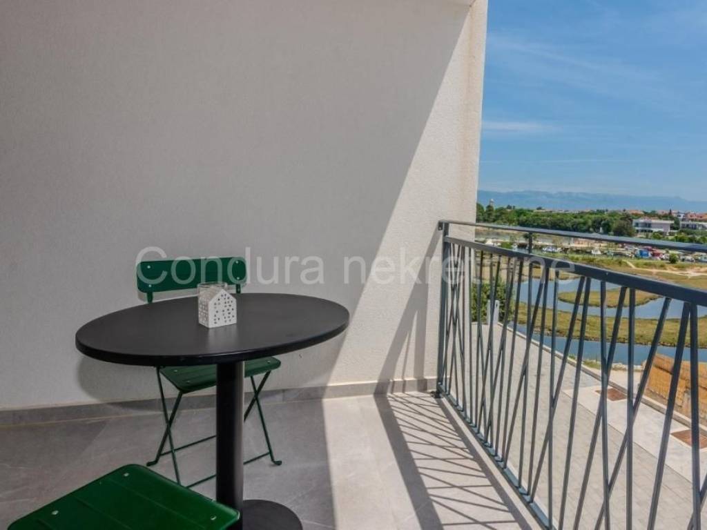 Apartman na moru, Prodaja, Nin, Zaton