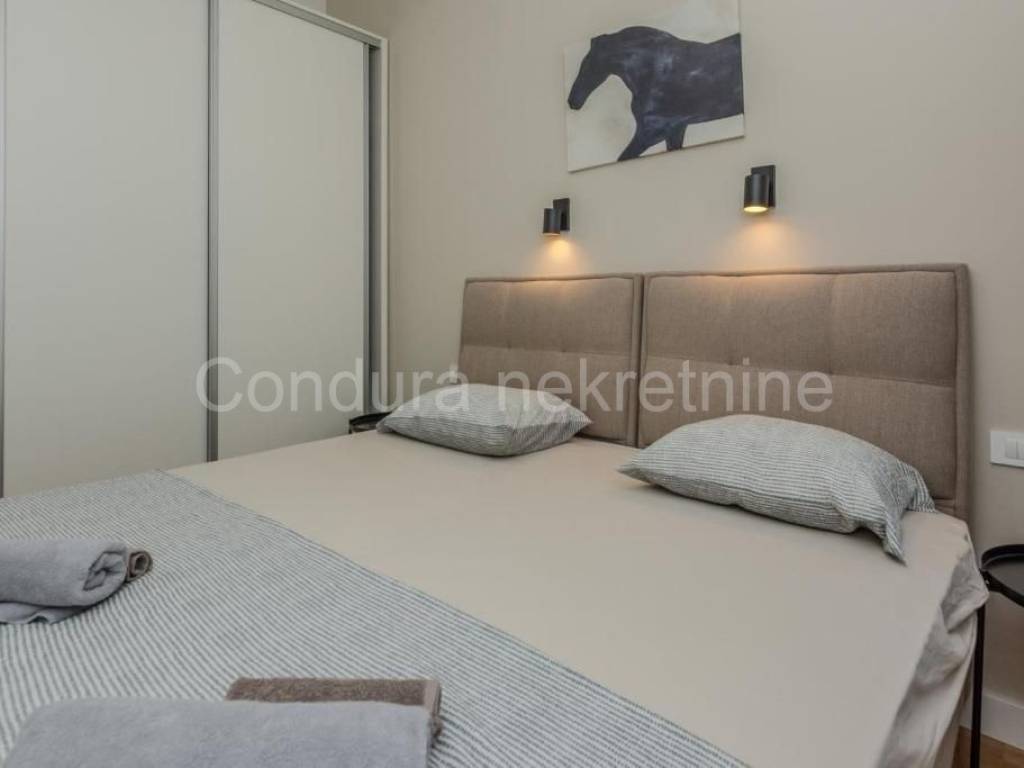 Apartman na moru, Prodaja, Nin, Zaton