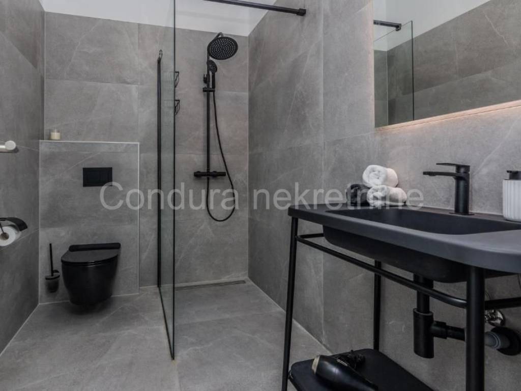 Apartman na moru, Prodaja, Nin, Zaton