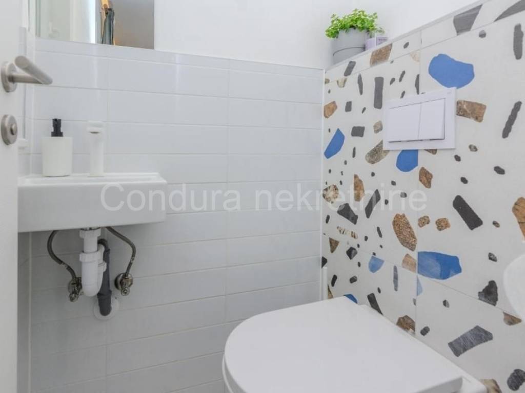 Apartman na moru, Prodaja, Nin, Zaton